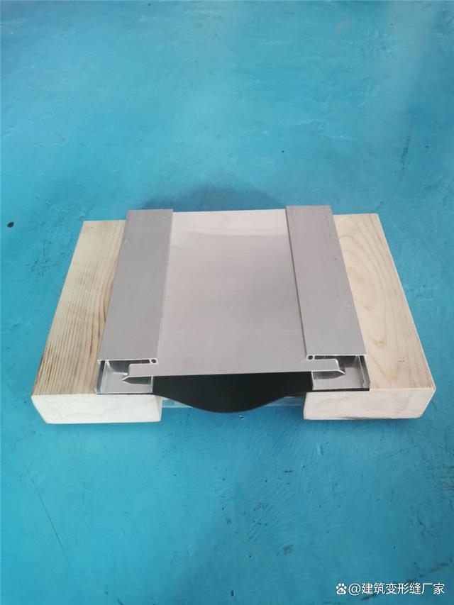 建筑變形縫墻面金屬卡鎖型裝置 守護(hù)建筑結(jié)構(gòu)安全的精密衛(wèi)士